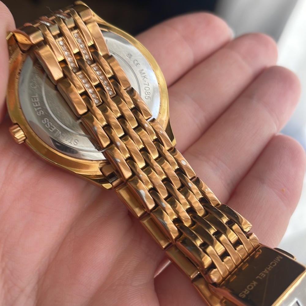 Michael Kors Rose Gold Watch - Picture 4 of 7